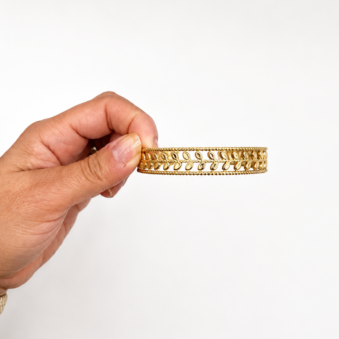 White Incarnated Bracelet
